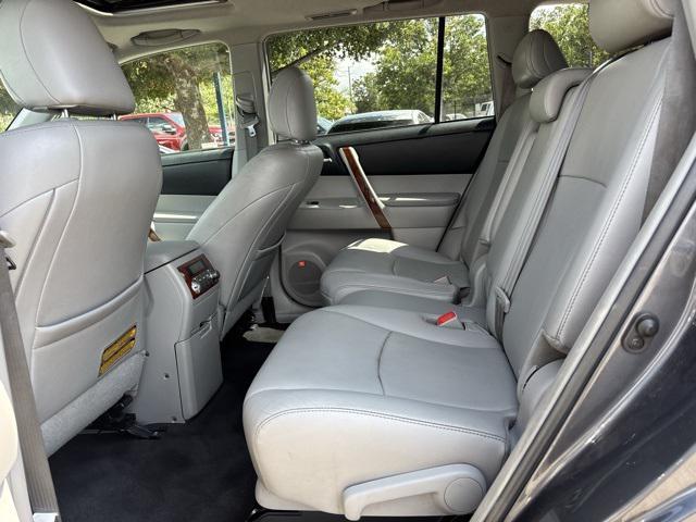 Photo of 2013 Magnetic Gray Toyota Highlander