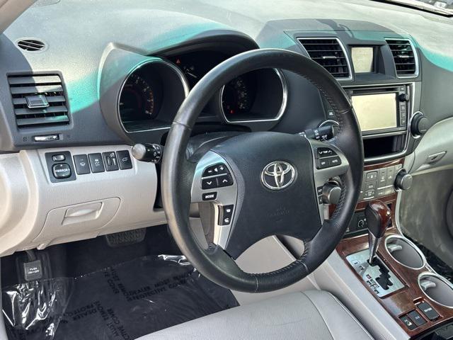 Photo of 2013 Magnetic Gray Toyota Highlander