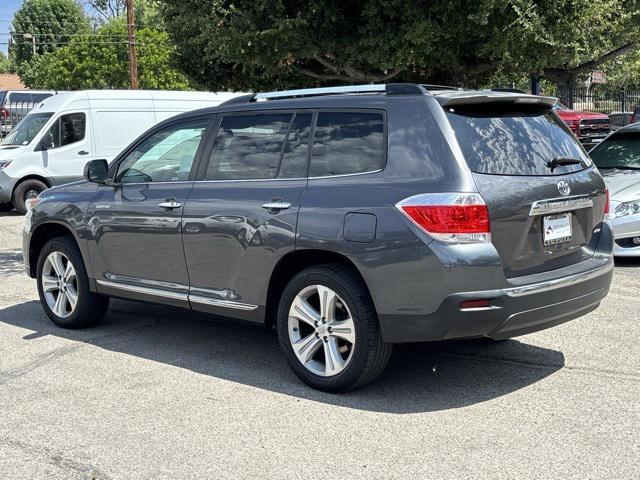Photo of 2013 Magnetic Gray Toyota Highlander