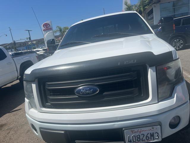 Photo of 2014 Oxford White Ford F-150