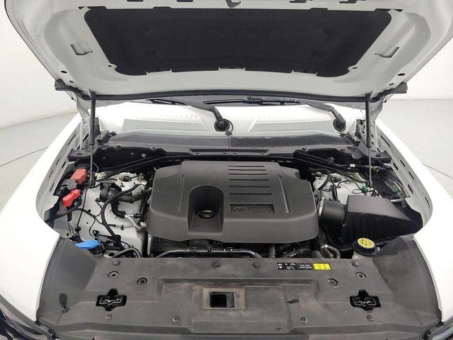 Photo of 2023 Fuji White Land Rover Defender