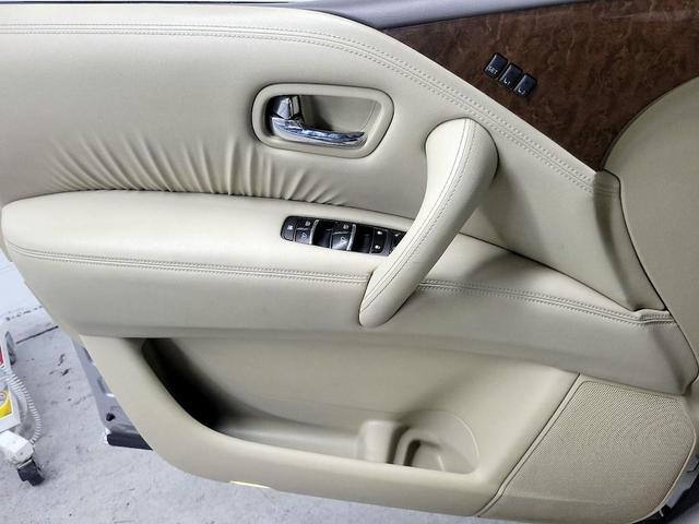 Photo of 2016 Liquid Platinum INFINITI QX80