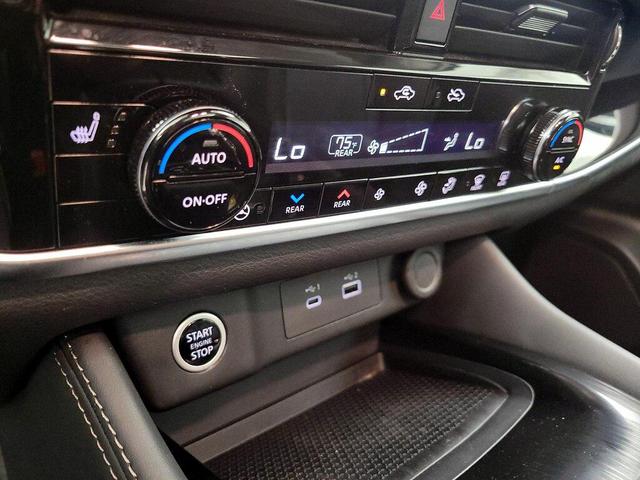 Photo of 2023 White Nissan Rogue