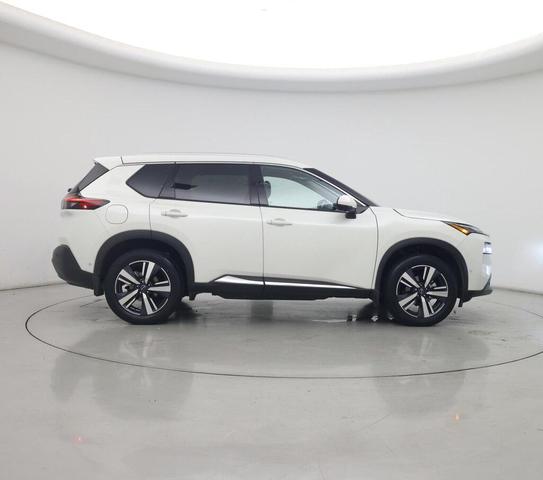 Photo of 2023 White Nissan Rogue