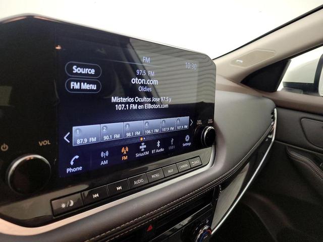 Photo of 2023 White Nissan Rogue