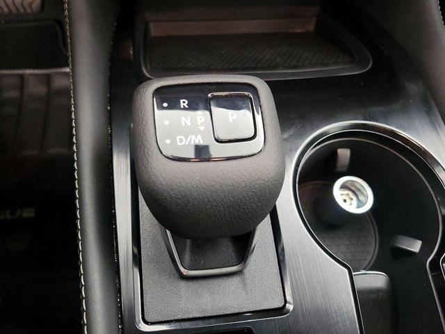 Photo of 2023 White Nissan Rogue