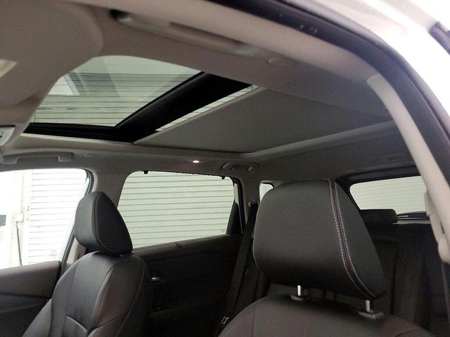 Photo of 2023 White Nissan Rogue
