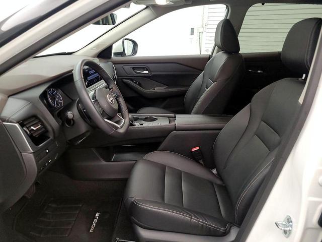 Photo of 2023 White Nissan Rogue
