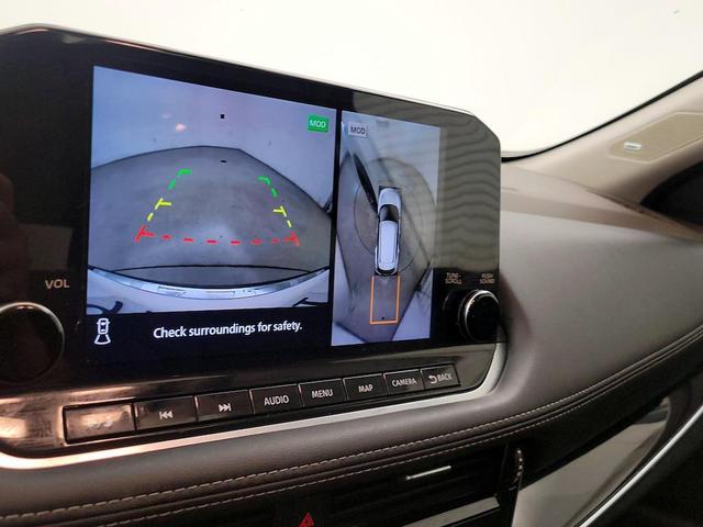 Photo of 2023 White Nissan Rogue