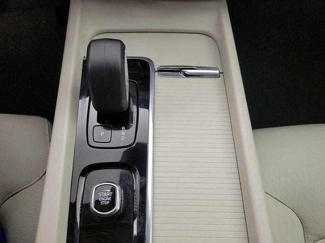 Photo of 2024 Thunder Grey Metallic Volvo XC60