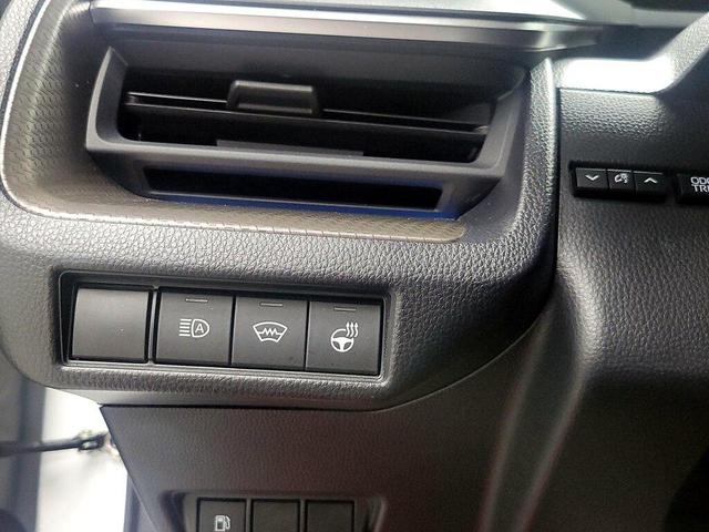 Photo of 2023 White Toyota Prius