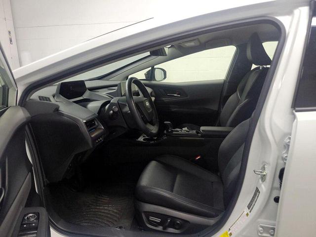 Photo of 2023 White Toyota Prius