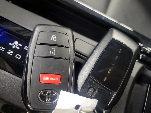 Photo of 2023 White Toyota Prius