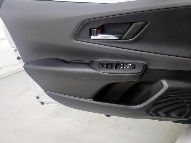 Photo of 2023 White Toyota Prius