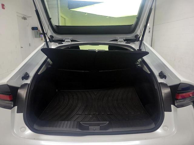 Photo of 2023 White Toyota Prius