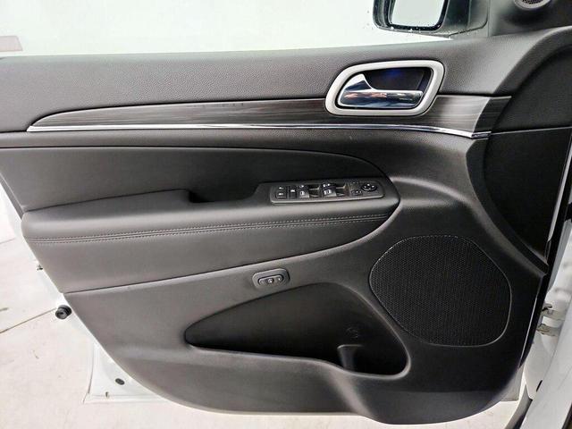 Photo of 2019 Bright White Clearcoat Jeep Grand Cherokee