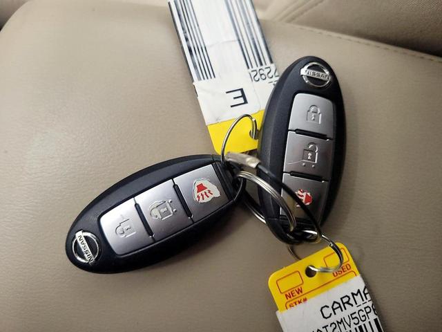 Photo of 2016 White Nissan Rogue
