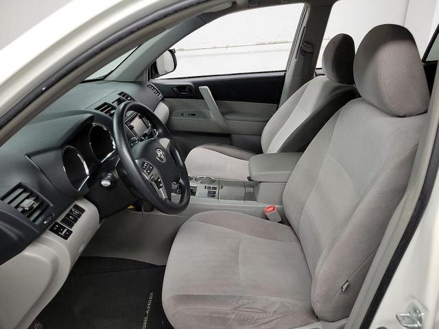 Photo of 2013 Blizzard Pearl Toyota Highlander