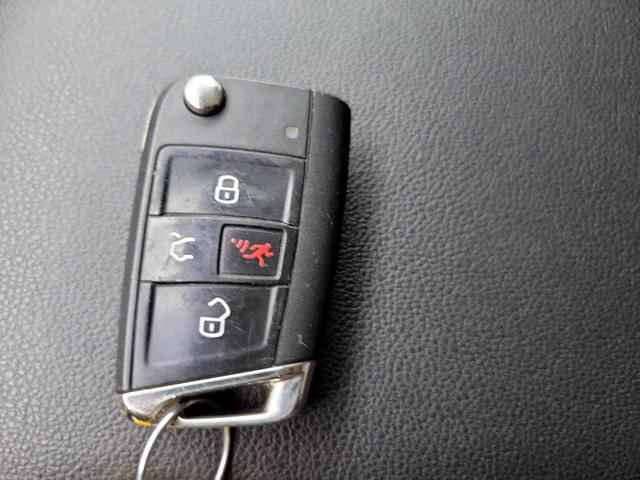 Photo of 2021 Pure White Volkswagen Tiguan