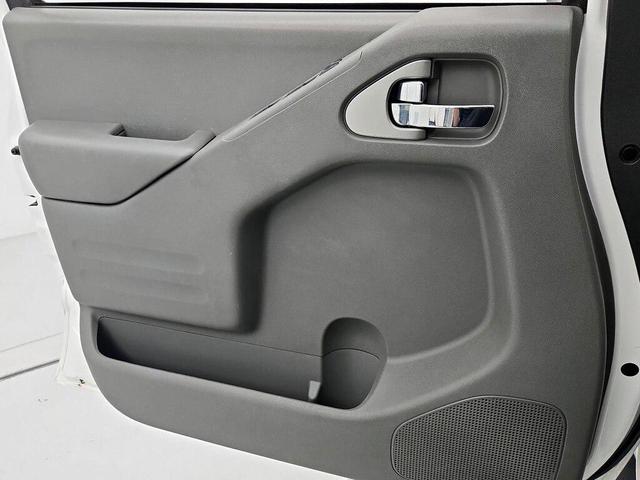 Photo of 2021 Glacier White Nissan Frontier