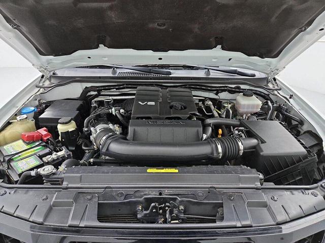 Photo of 2021 Glacier White Nissan Frontier