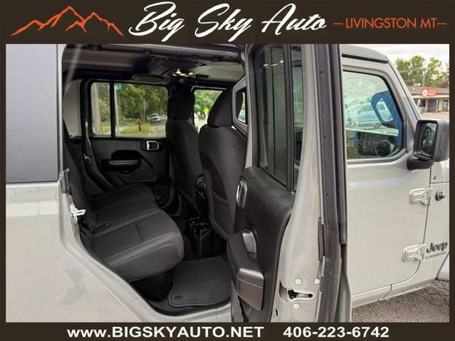 Photo of 2021 Gray Jeep Gladiator