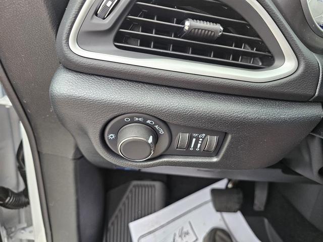 Photo of 2025 Bright White Clearcoat Chrysler Voyager