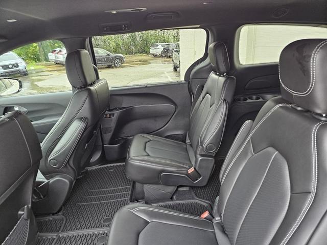 Photo of 2025 Bright White Clearcoat Chrysler Voyager