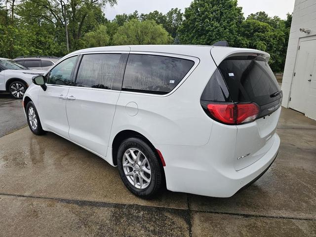 Photo of 2025 Bright White Clearcoat Chrysler Voyager