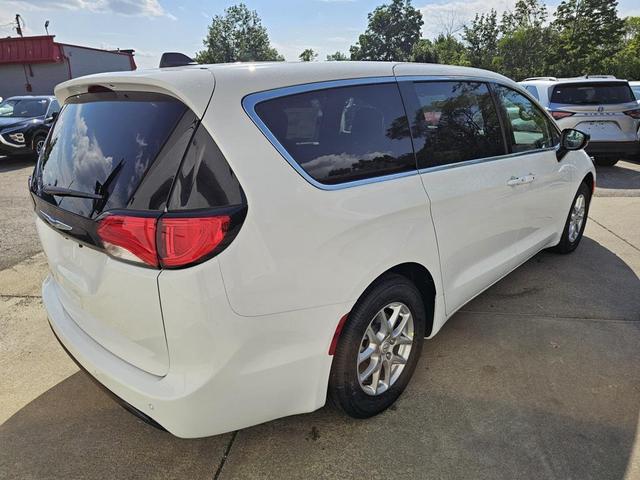 Photo of 2025 Bright White Clearcoat Chrysler Voyager