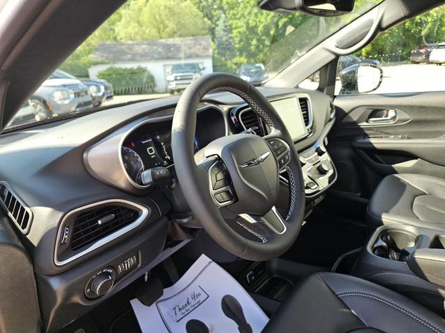 Photo of 2025 Bright White Clearcoat Chrysler Voyager