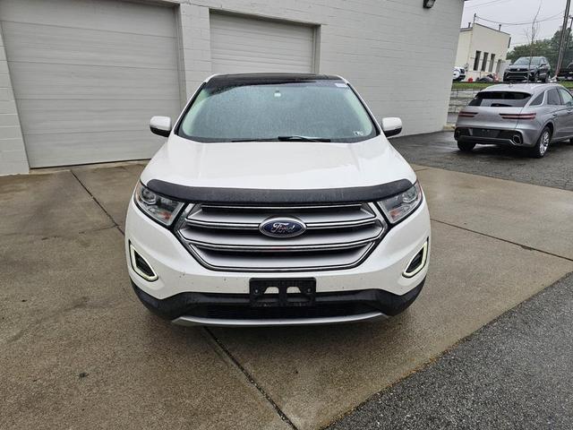 Photo of 2017 White Platinum Ford Edge