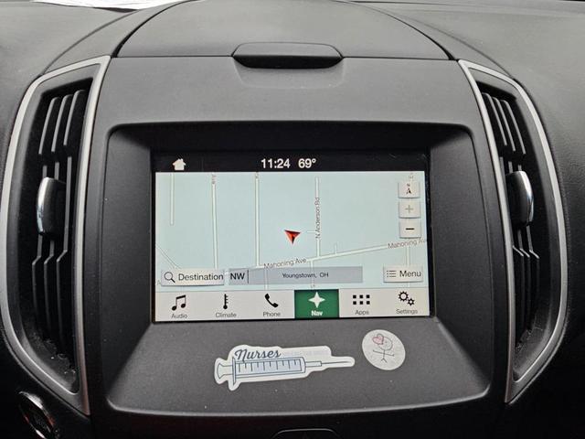 Photo of 2017 White Platinum Ford Edge