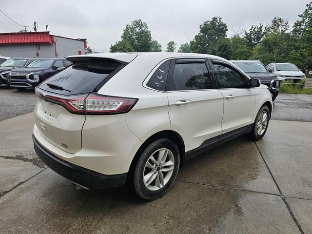 Photo of 2017 White Platinum Ford Edge