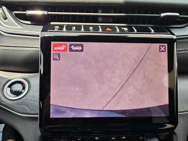 Photo of 2025 Diamond Black Crystal Pearlcoat Jeep Grand Cherokee