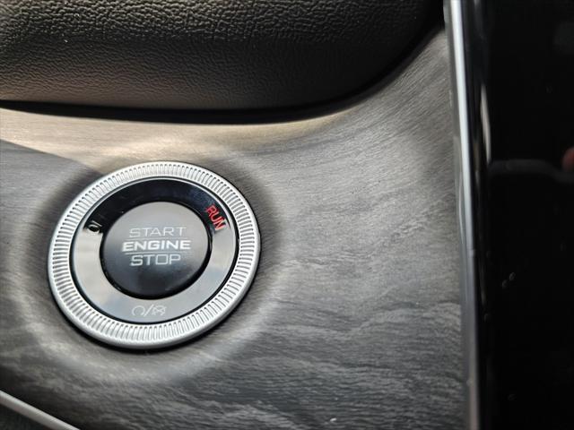 Photo of 2025 Diamond Black Crystal Pearlcoat Jeep Grand Cherokee