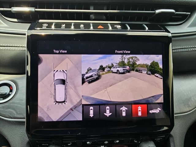 Photo of 2025 Diamond Black Crystal Pearlcoat Jeep Grand Cherokee