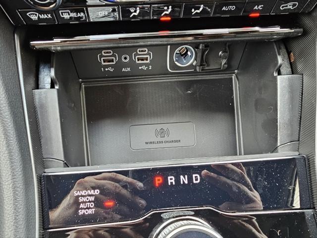 Photo of 2025 Diamond Black Crystal Pearlcoat Jeep Grand Cherokee