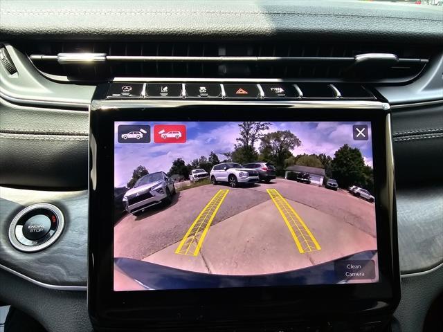 Photo of 2025 Diamond Black Crystal Pearlcoat Jeep Grand Cherokee