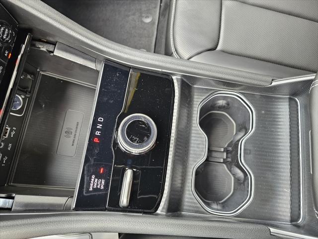 Photo of 2025 Diamond Black Crystal Pearlcoat Jeep Grand Cherokee