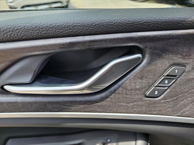 Photo of 2025 Diamond Black Crystal Pearlcoat Jeep Grand Cherokee