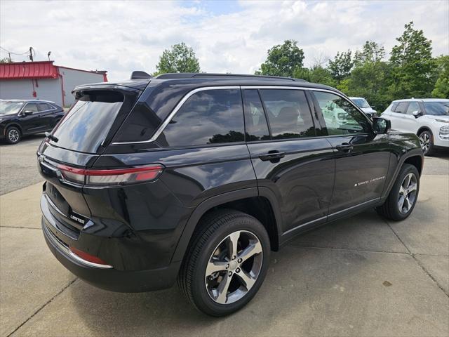 Photo of 2025 Diamond Black Crystal Pearlcoat Jeep Grand Cherokee