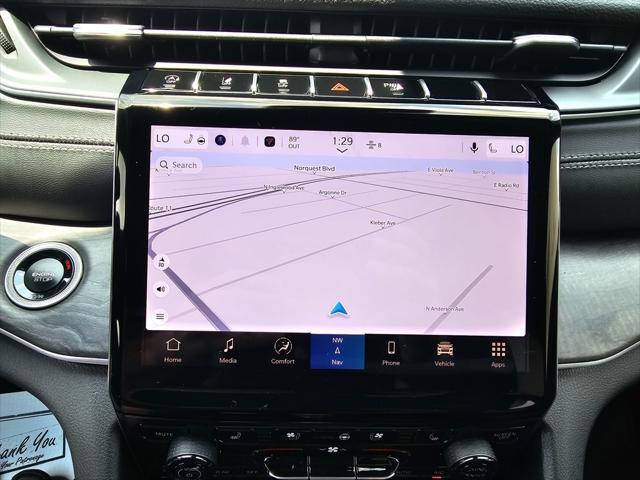 Photo of 2025 Diamond Black Crystal Pearlcoat Jeep Grand Cherokee