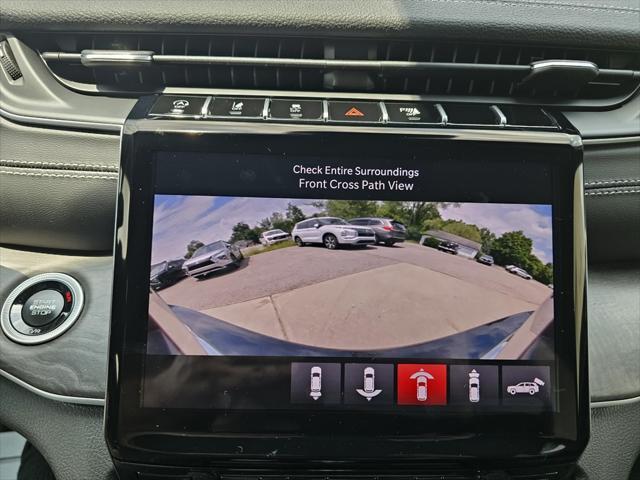 Photo of 2025 Diamond Black Crystal Pearlcoat Jeep Grand Cherokee