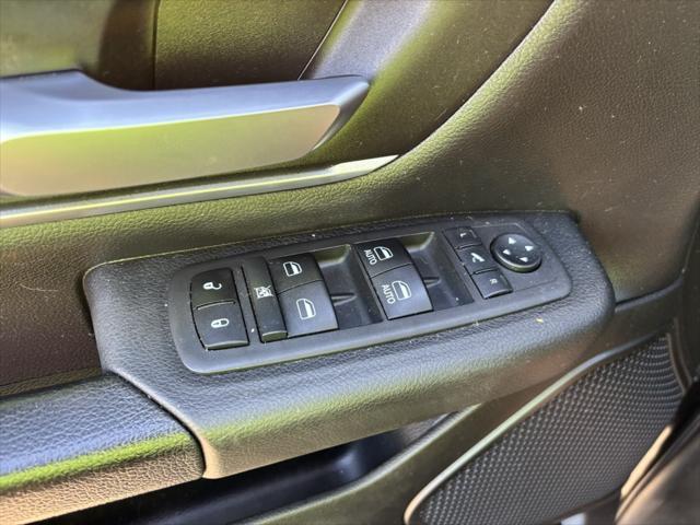 Photo of 2022 Diamond Black Crystal Pearlcoat RAM 1500