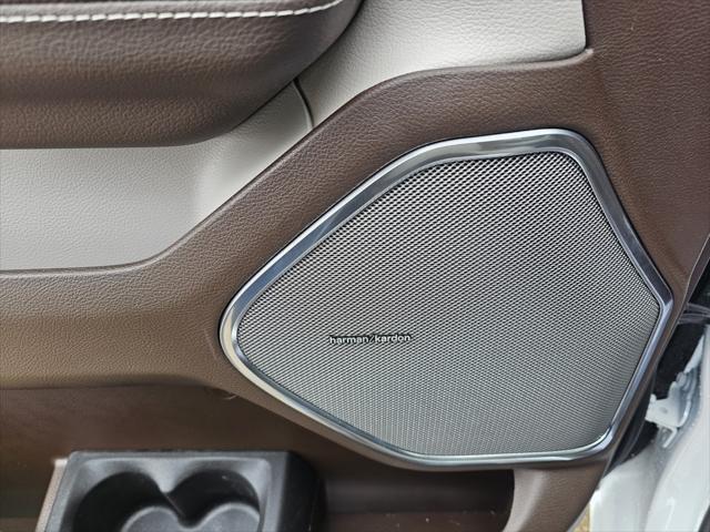 Photo of 2025 Ivory White Tri-Coat Pearlcoat RAM 1500