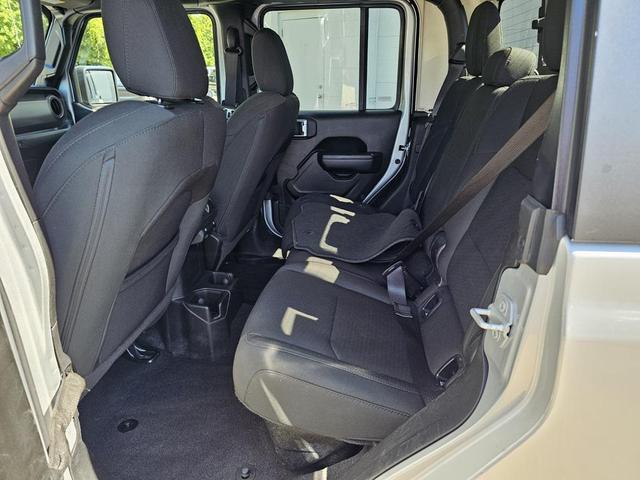 Photo of 2023 Silver Zynith Clearcoat Jeep Gladiator