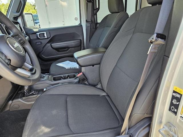 Photo of 2023 Silver Zynith Clearcoat Jeep Gladiator