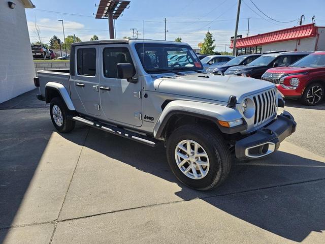 Photo of 2023 Silver Zynith Clearcoat Jeep Gladiator
