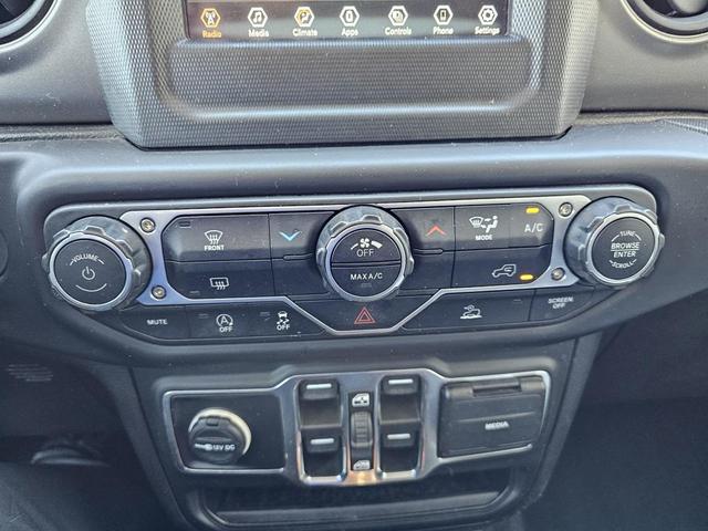 Photo of 2023 Silver Zynith Clearcoat Jeep Gladiator
